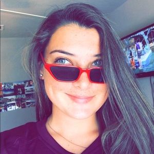 Meet your Posher, Caroline